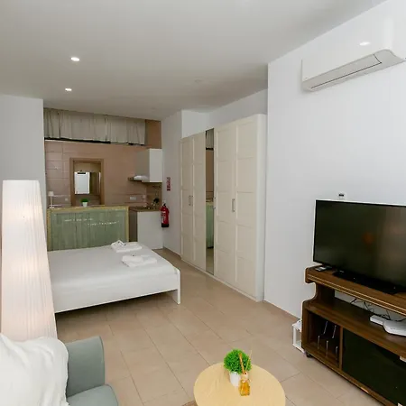 Estudio Urbano Reformado Apartment *